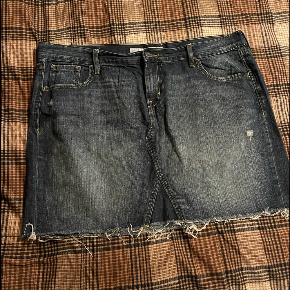 Old Navy size 18 distressed denim jean skirt
